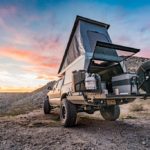 La révolution des camping-cars légers à toit escamotable