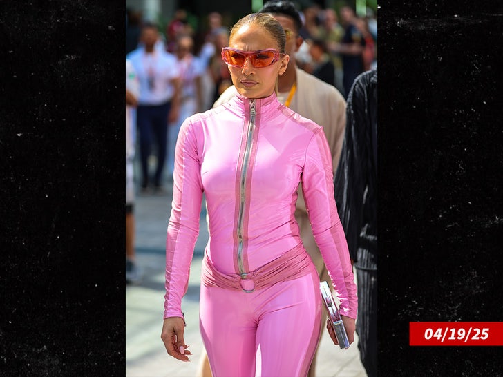 jennifer lopez f1 pink sub getty swipe 2