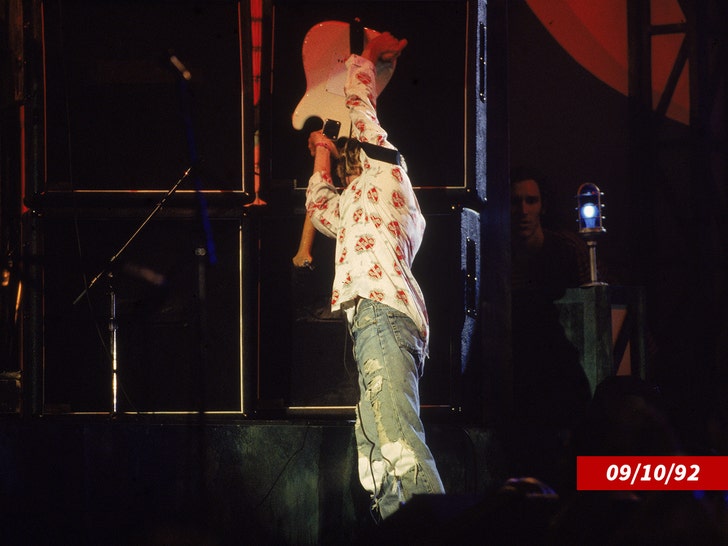 Kurt-Cobain-guitar-getty-1