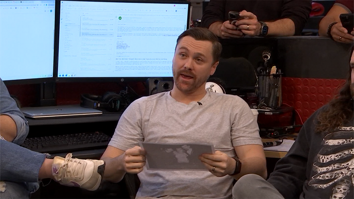 britney spears ben affleck kiss 020824_TMZ_9196747.mxf.00_00_13_09.Still002