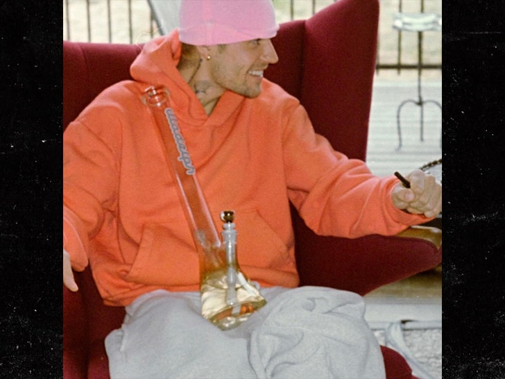 Creating Music Justin Bieber Smoking and Recording Music In Iceland